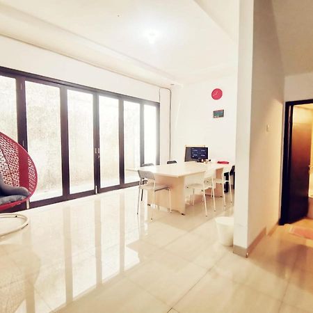 4-Bedroom Home In South Jakarta Nuansa Swadarma Residence By Le Ciel Hospitality Exterior photo
