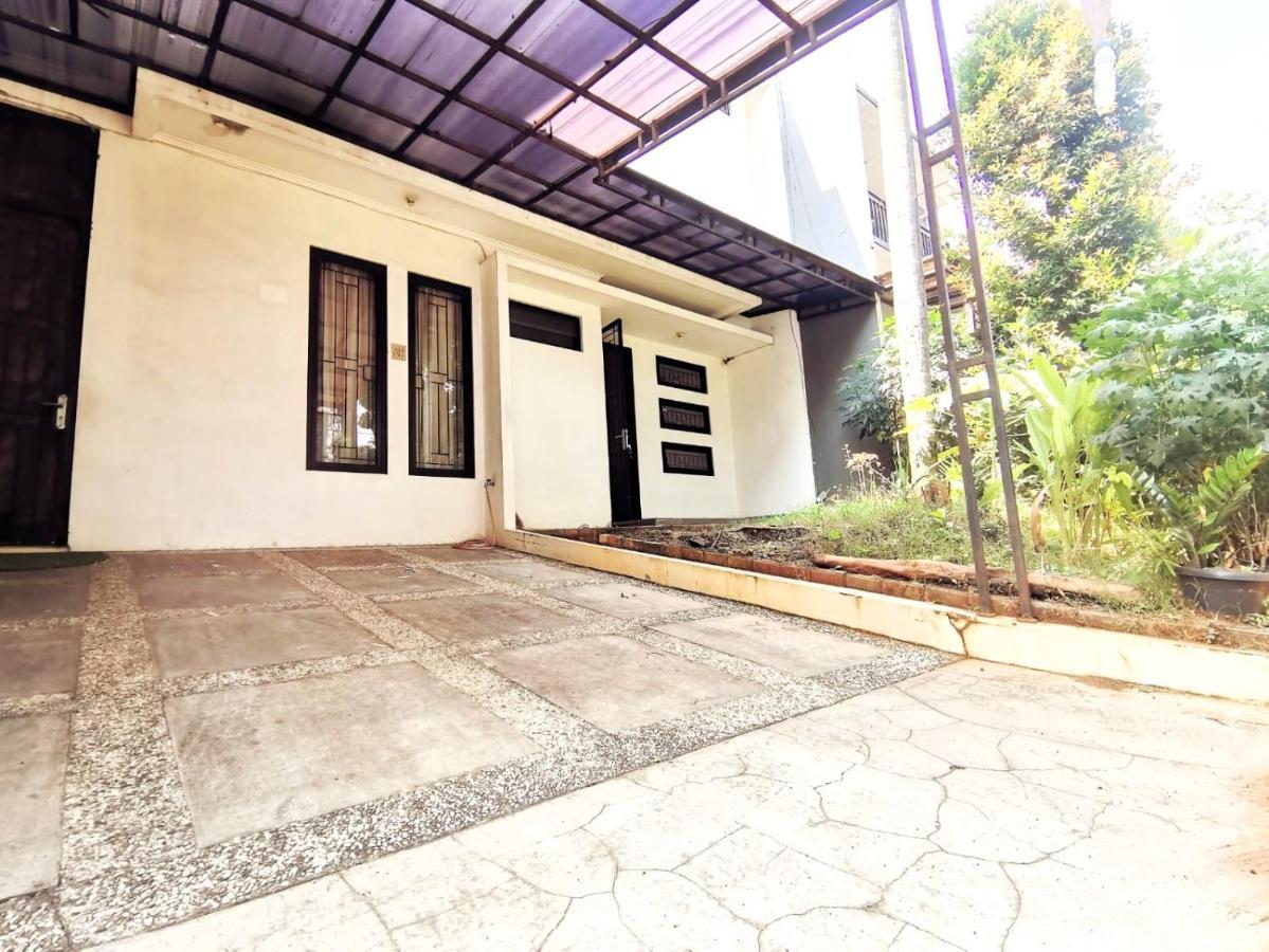 4-Bedroom Home In South Jakarta Nuansa Swadarma Residence By Le Ciel Hospitality Exterior photo