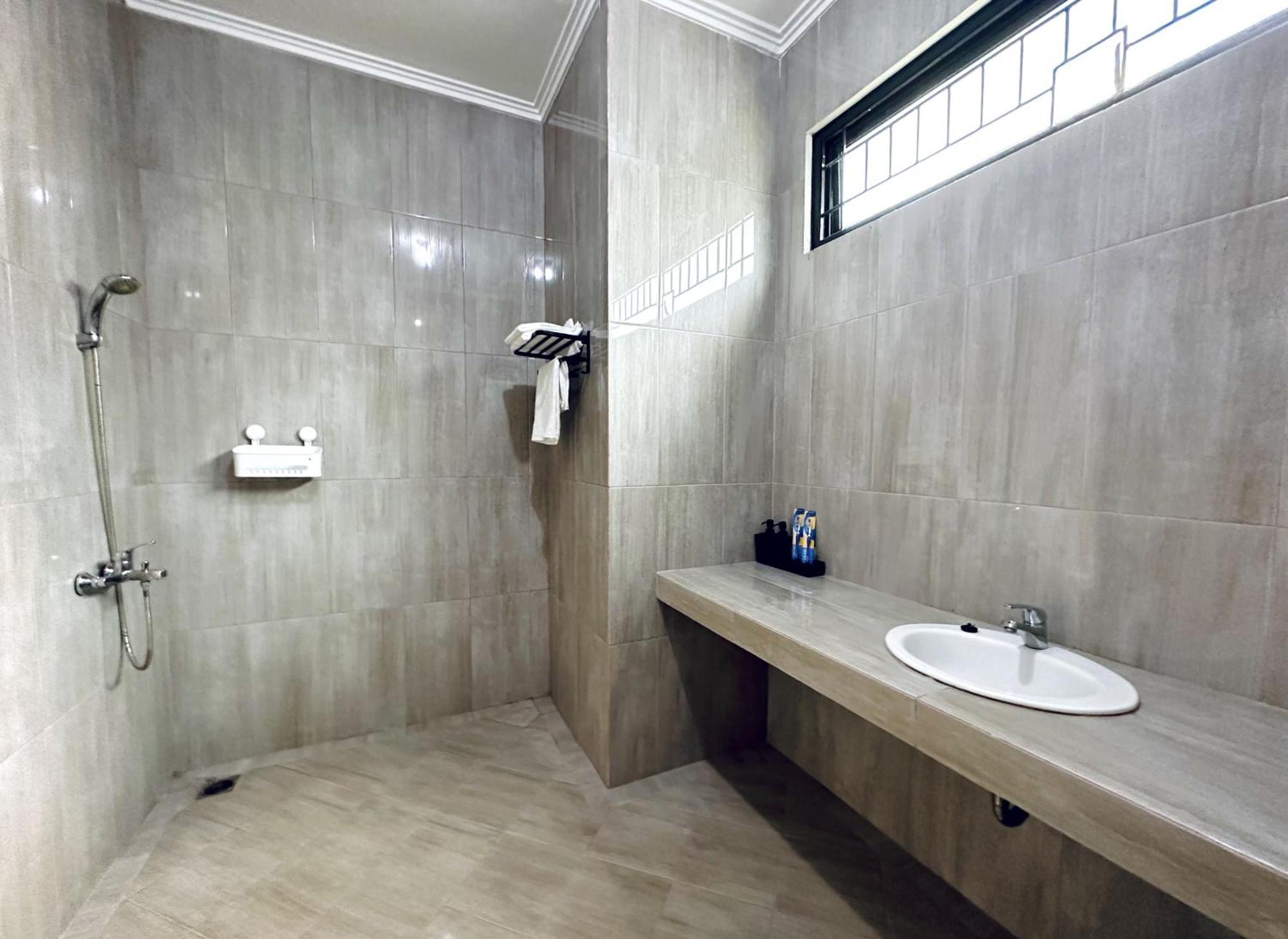 4-Bedroom Home In South Jakarta Nuansa Swadarma Residence By Le Ciel Hospitality Exterior photo