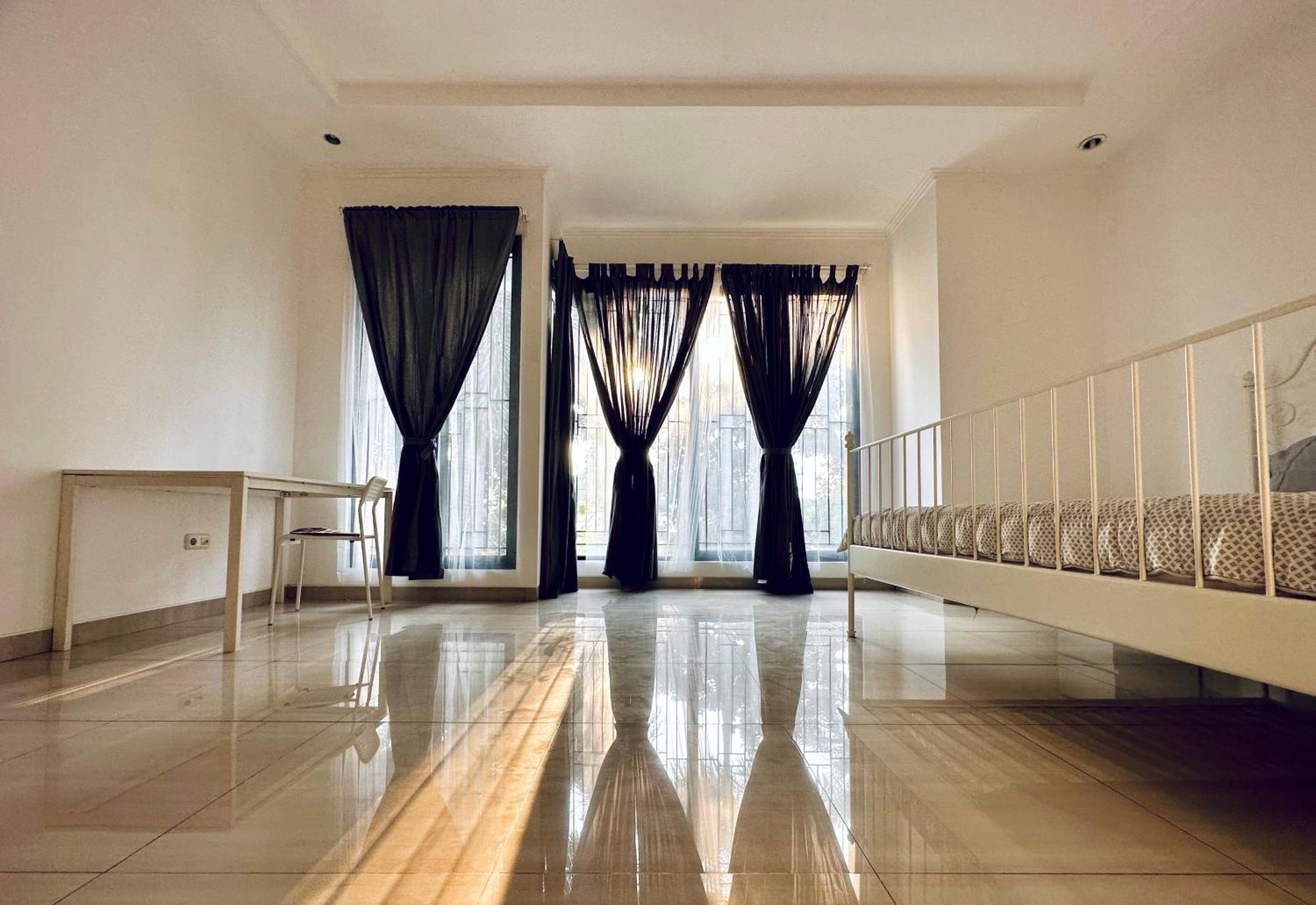 4-Bedroom Home In South Jakarta Nuansa Swadarma Residence By Le Ciel Hospitality Exterior photo
