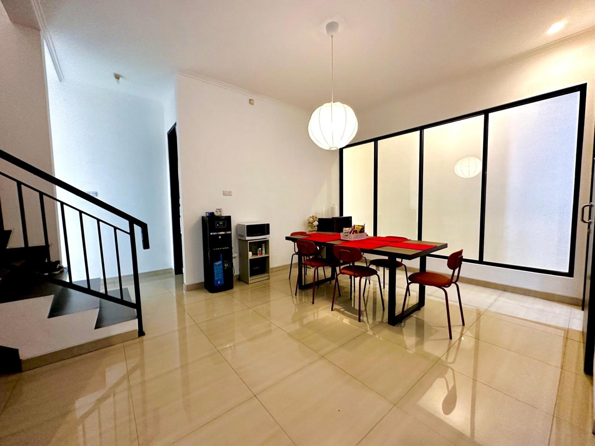 4-Bedroom Home In South Jakarta Nuansa Swadarma Residence By Le Ciel Hospitality Exterior photo