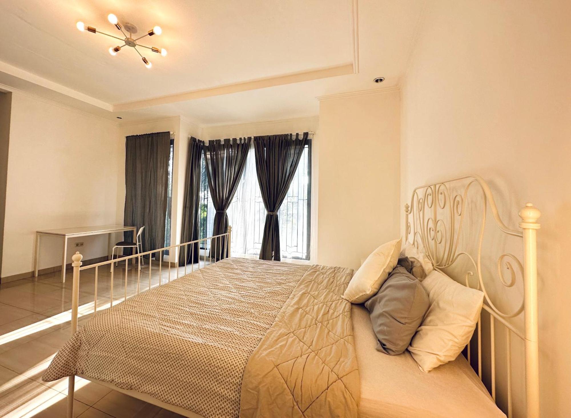 4-Bedroom Home In South Jakarta Nuansa Swadarma Residence By Le Ciel Hospitality Exterior photo