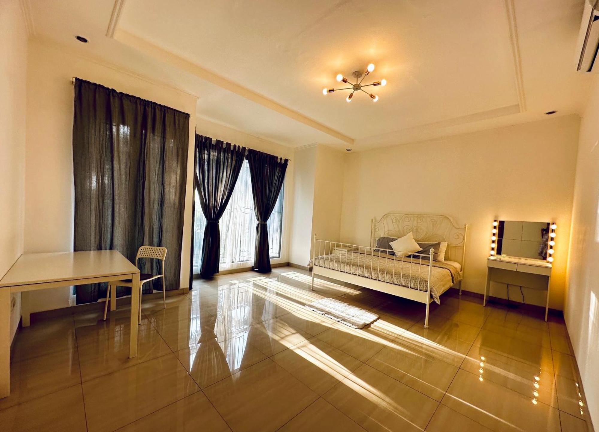 4-Bedroom Home In South Jakarta Nuansa Swadarma Residence By Le Ciel Hospitality Exterior photo