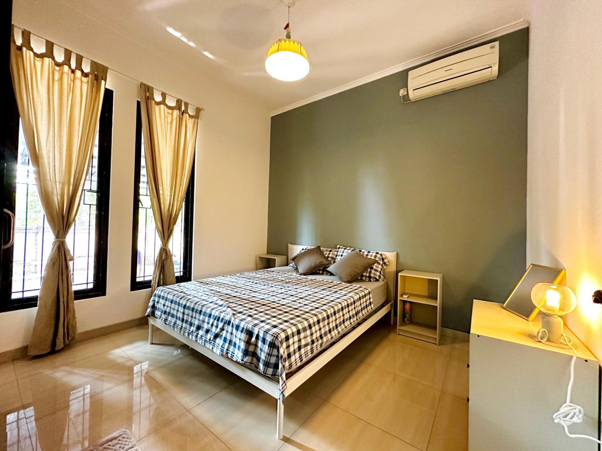 4-Bedroom Home In South Jakarta Nuansa Swadarma Residence By Le Ciel Hospitality Exterior photo